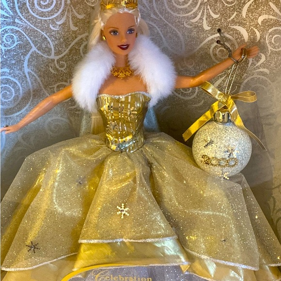 Barbie- Special Edition Year 2000! New in Box! Gold Barbie collectors edition - Picture 1 of 4